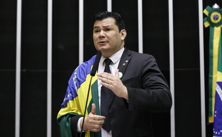 Conselho de Ética aprova suspensão cautelar do mandato de Gilvan da Federal por quebra de decoro